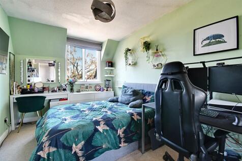 Bedroom 1_1.jpg