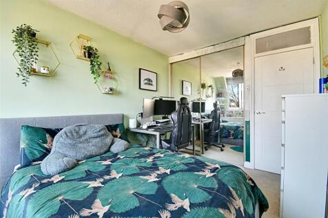 Bedroom 1_2.jpg