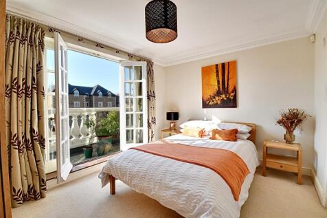 Bedroom 1_1.jpg