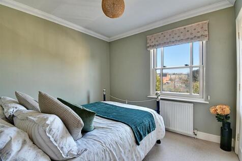 Bedroom 2_1.jpg