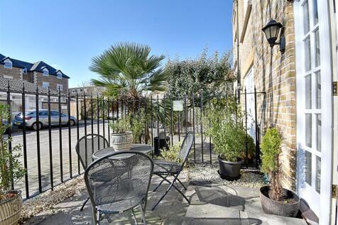 Patio 1.jpg