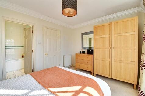 Bedroom 1_2.jpg