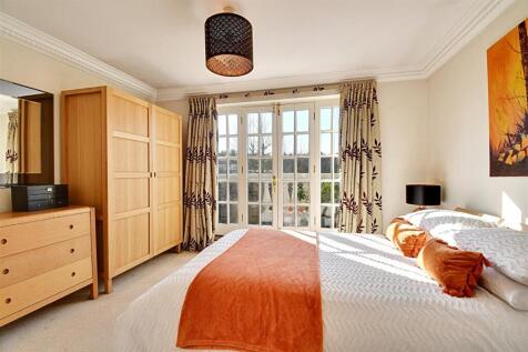 Bedroom 1_3.jpg