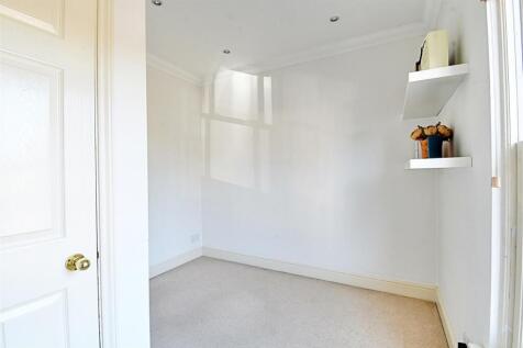 Bedroom 3_1.jpg