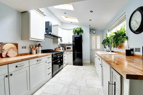 Kitchen 2.jpg