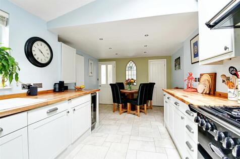 Kitchen 1.jpg