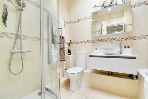 Bathroom 1.jpg