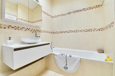 Bathroom 3.jpg
