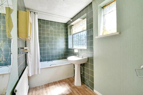 Bathroom 1.jpg