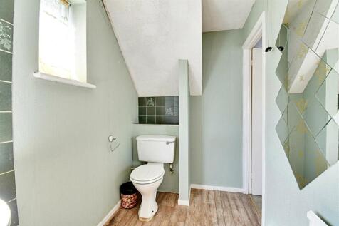 Bathroom 2.jpg