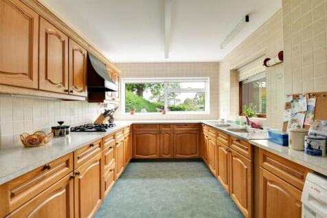 Kitchen 1.jpg