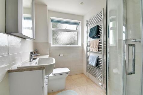 Bathroom 1.jpg