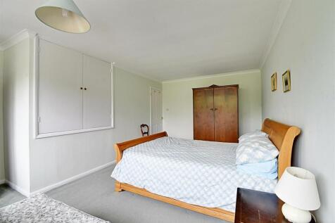 Bedroom 1_2.jpg