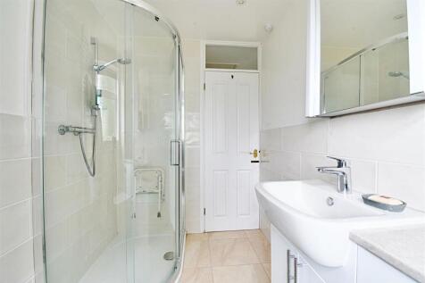 Bathroom 2.jpg