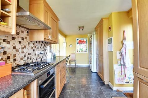 Kitchen 2.jpg