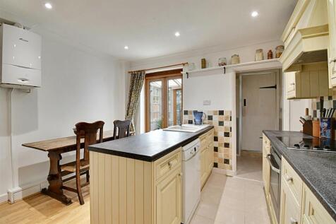 Kitchen 1.jpg