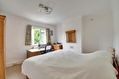 Bedroom 1_1.jpg