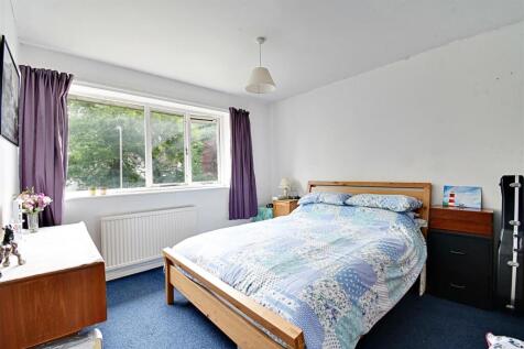 Bedroom 1_1.jpg