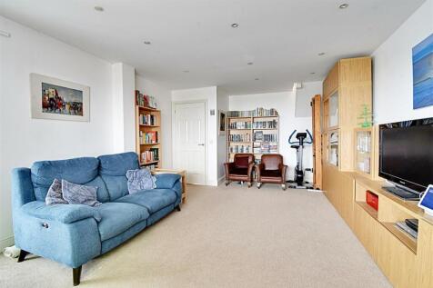 Lounge 2.jpg