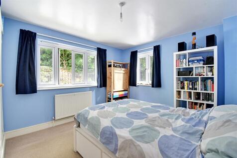 Bedroom 1.jpg