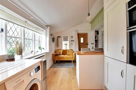 Kitchen 2.jpg