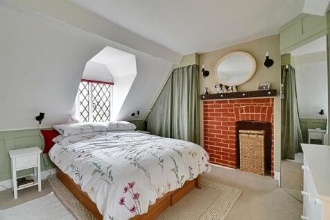 Bedroom 1_1.jpg