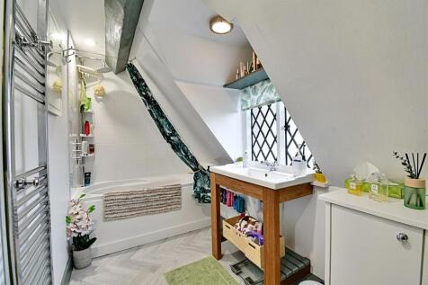 Bathroom 1.jpg