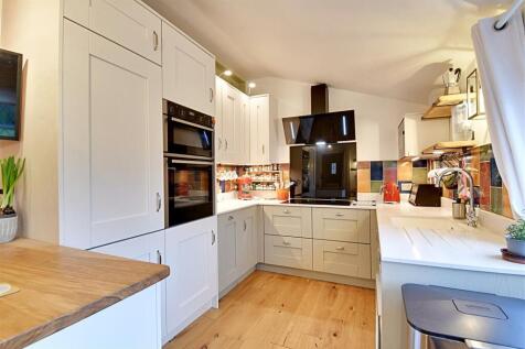 Kitchen 1.jpg