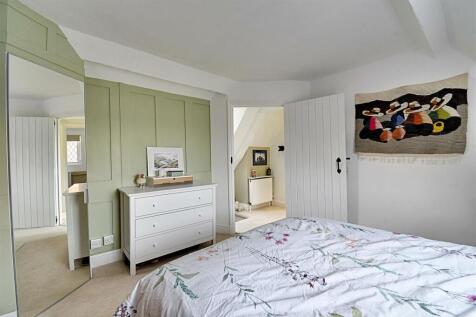 Bedroom 1_2.jpg