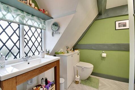Bathroom 2.jpg