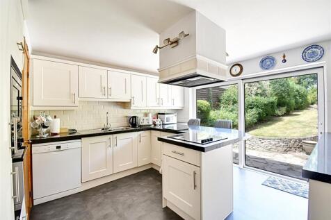 Kitchen 1.jpg