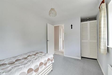 Bedroom 1_2.jpg