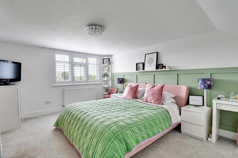 Bedroom 1_1.jpg