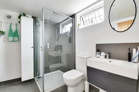 Ensuite 1.jpg