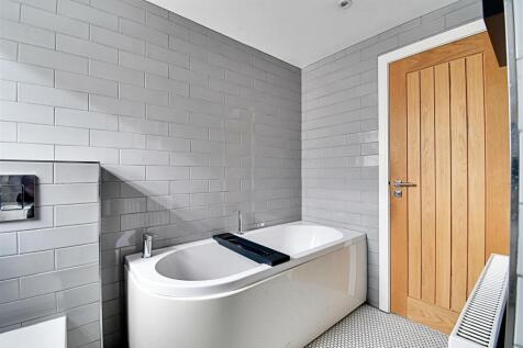 Bathroom 2.jpg