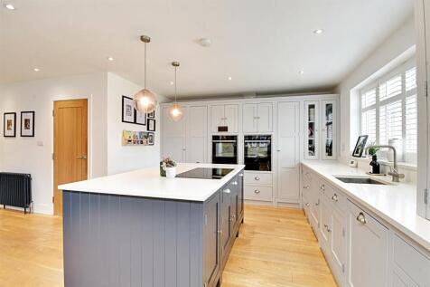 Kitchen 2.jpg