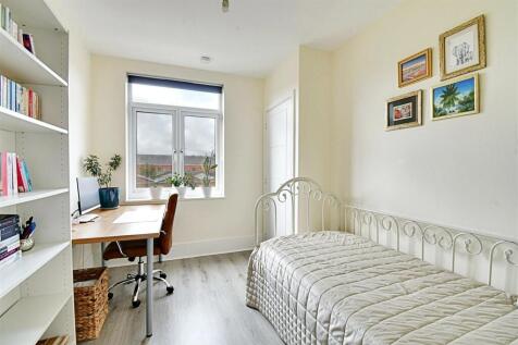 Bedroom 2_1.jpg