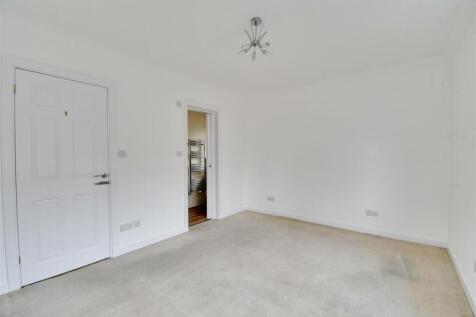 Bedroom 1_2.jpg