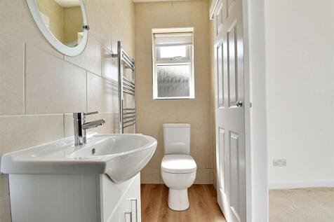 Ensuite 2.jpg