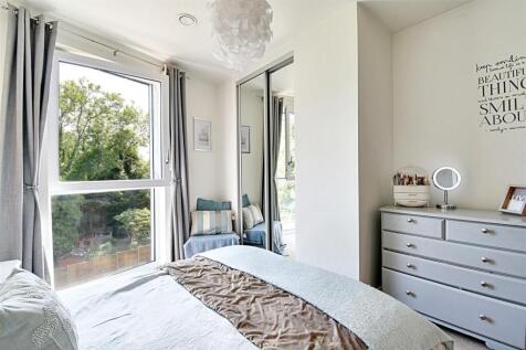 Bedroom 1_2.jpg