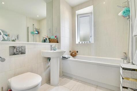 Bathroom 1.jpg