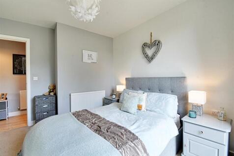 Bedroom 1_3.jpg