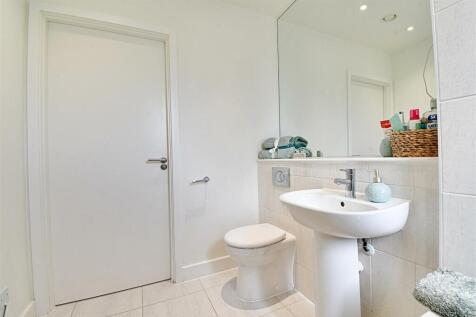 Bathroom 2.jpg