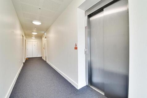 Hallway 2.jpg