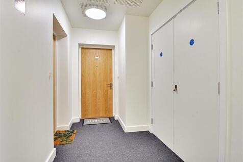 Hallway 1.jpg