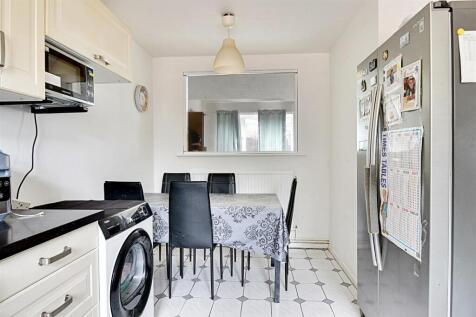 Kitchen 2.jpg