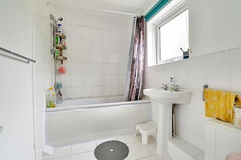 Bathroom 3.jpg