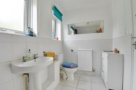 Bathroom 2.jpg