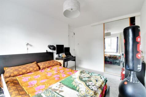 Bedroom 1_2.jpg
