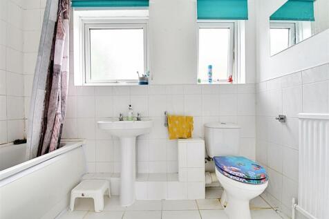 Bathroom 1.jpg